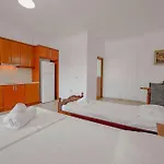 Cozy Downtown Apartmán