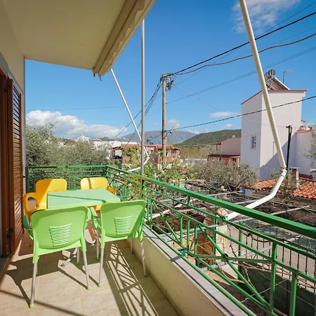 Cozy Downtown Ksamil