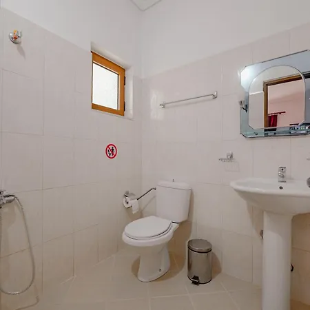 Cozy Downtown Apartmán Ksamil
