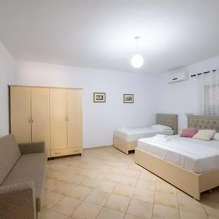 Apartment Cozy Downtown Ksamil