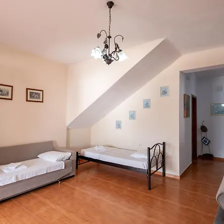 Cozy Downtown Apartment