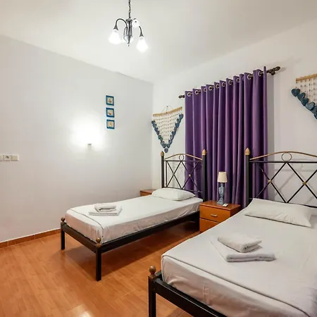 Cozy Downtown Apartment Ksamil