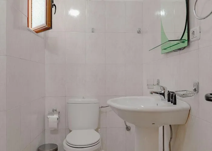 Cozy Downtown Appartement Ksamil