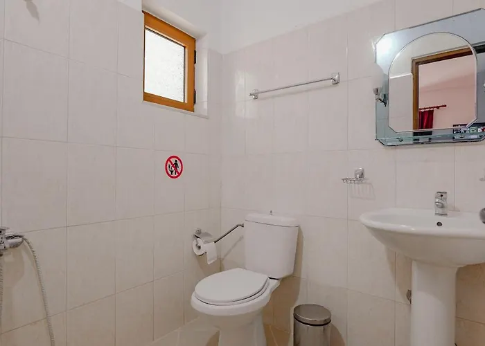 Cozy Downtown Appartement Ksamil