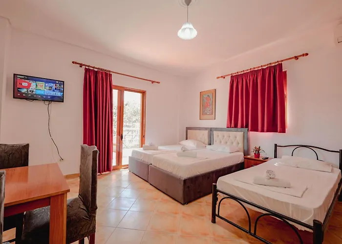 Cozy Downtown Ksamil