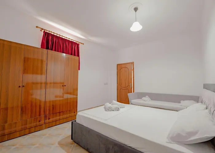 Cozy Downtown Ksamil