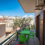 Cozy Downtown Apartment Ksamil