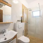 Apartment Cozy Downtown Ksamil