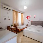 Cozy Downtown Apartment Ksamil