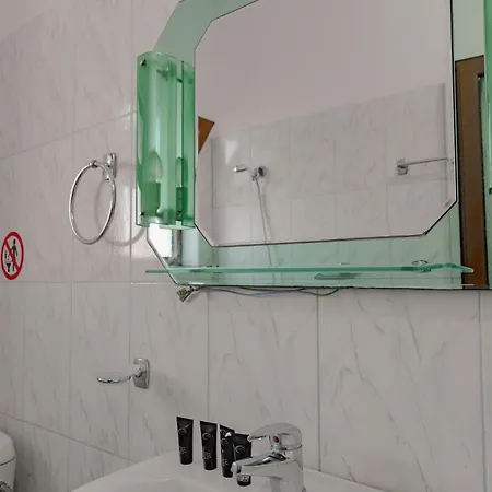 Cozy Downtown Apartamento Ksamil