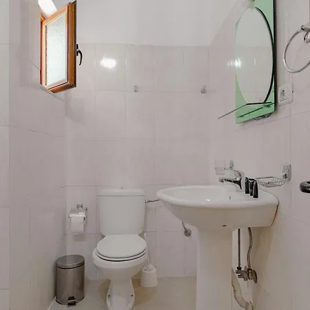 Cozy Downtown Apartamento Ksamil