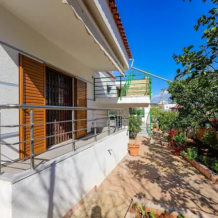 Cozy Downtown Daire *