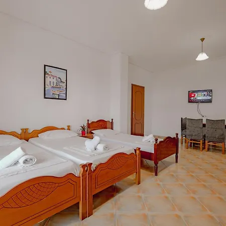 Cozy Downtown Ksamil