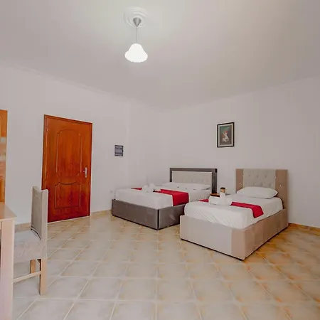 Cozy Downtown Ksamil