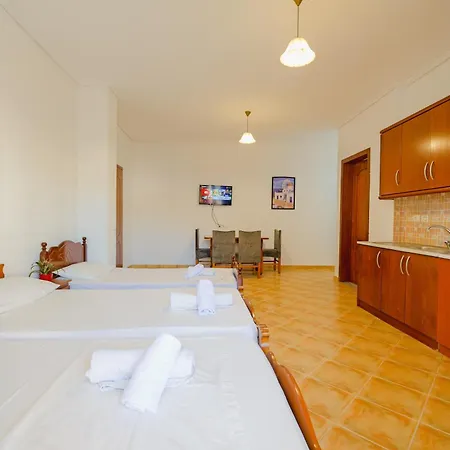 Cozy Downtown Ksamil