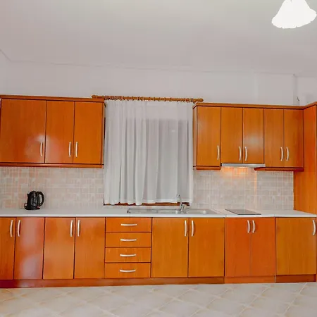 Cozy Downtown Ksamil