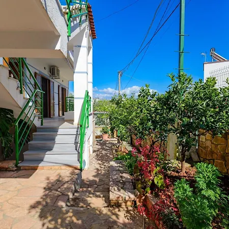 Cozy Downtown Daire Ksamil