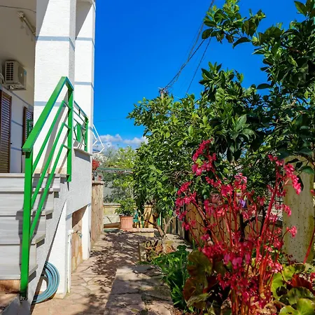 Cozy Downtown * Ksamil