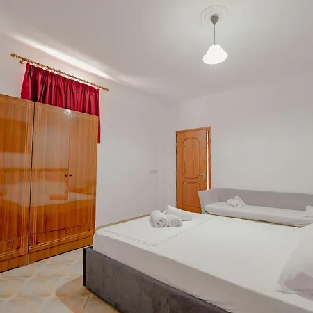 Cozy Downtown Ksamil