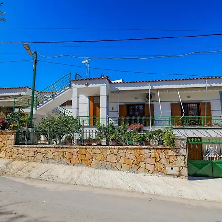 Apartment Cozy Downtown Ksamil