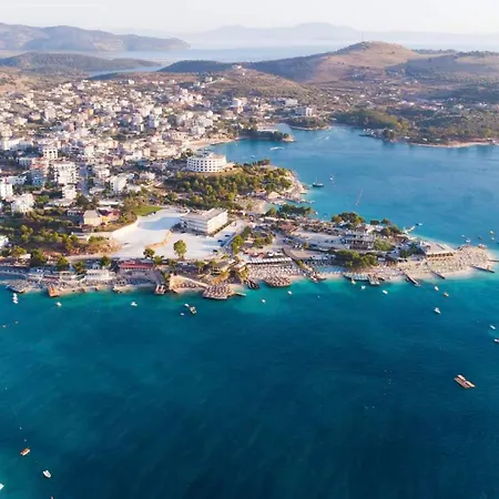 Cozy Downtown Apartamento Ksamil