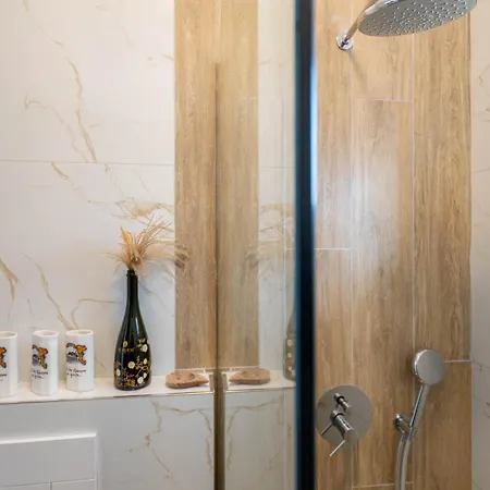 Cozy Downtown Apartamento Ksamil