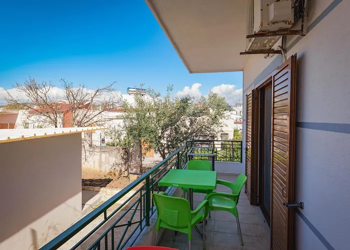 Cozy Downtown Apartment Ksamil